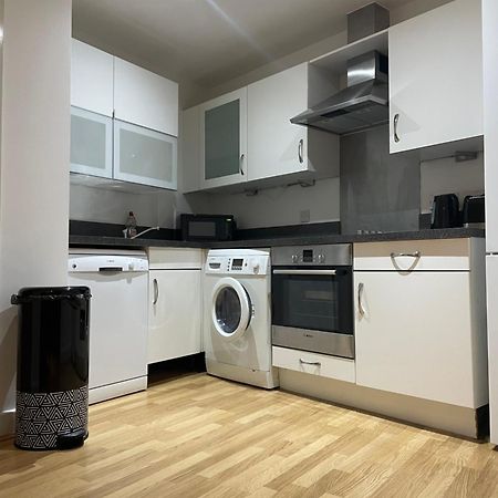 Entire Town Centre 2 Bedroom Apartment Very Close To Beach Bournemouth Exteriör bild