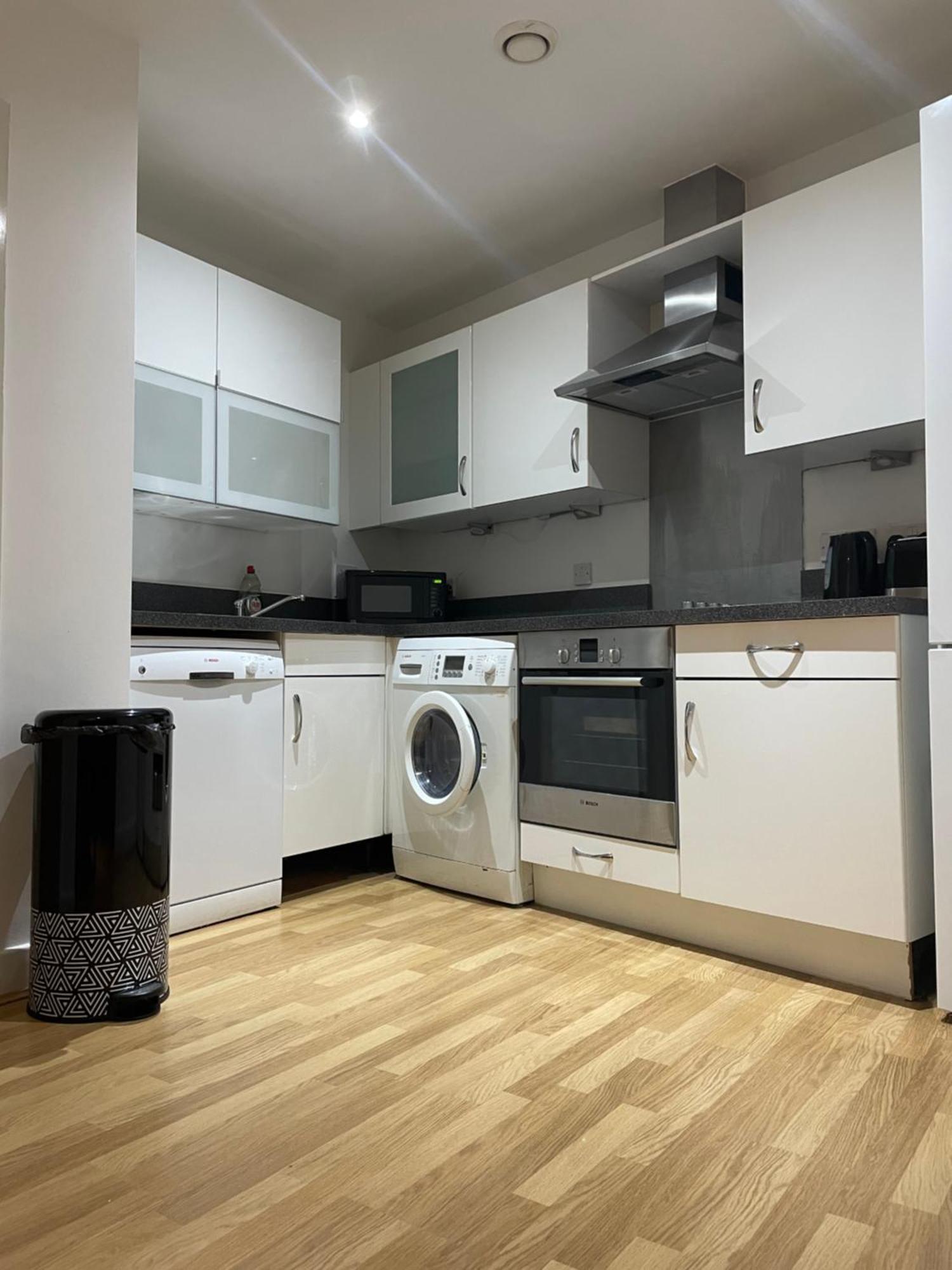 Entire Town Centre 2 Bedroom Apartment Very Close To Beach Bournemouth Exteriör bild