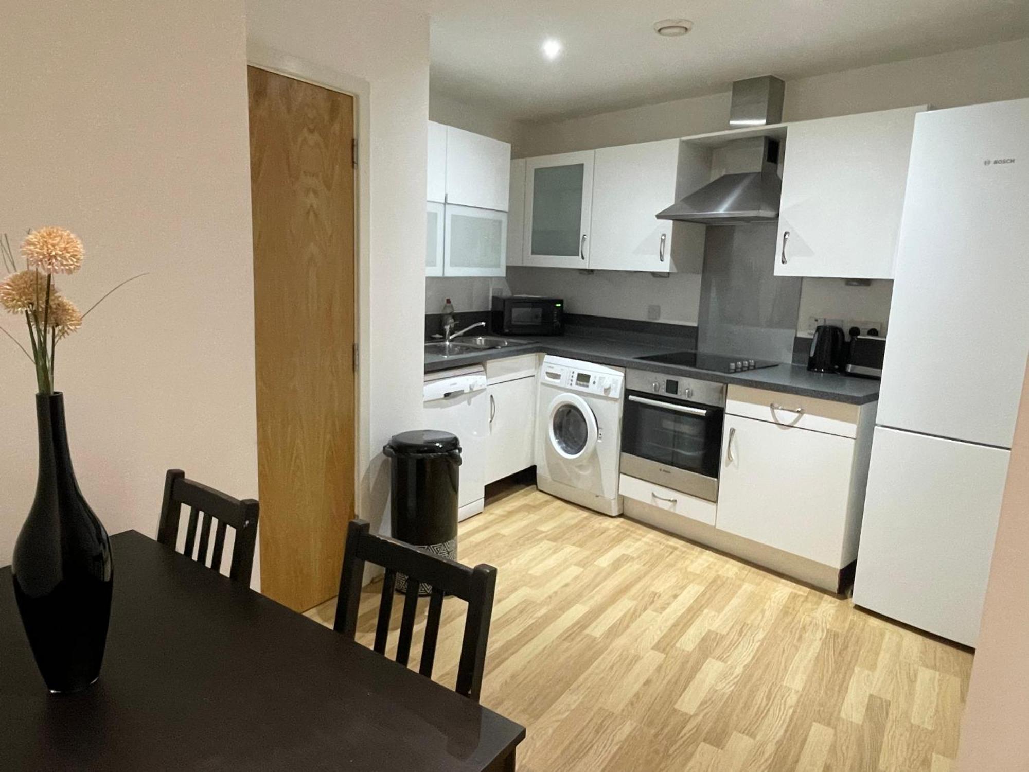 Entire Town Centre 2 Bedroom Apartment Very Close To Beach Bournemouth Exteriör bild